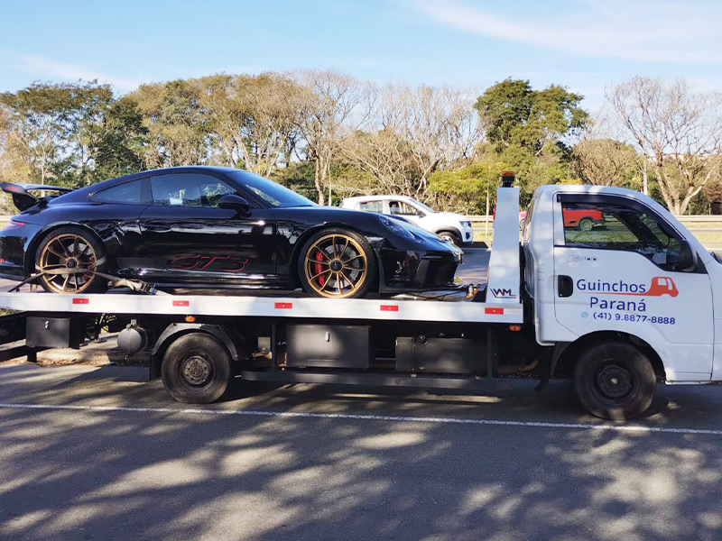 Guinchos Paraná | Por que escolher transporte especializado para carros de luxo e colecionadores?